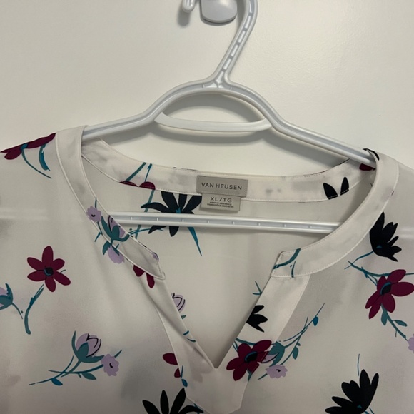 Women’s Van Heusen dress shirts - Picture 9 of 9